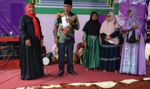 Walikota Serang Syafrudin menghadiri acara pengajian bulanan dan lomba Qosidah Ibu-ibu Majelis Ta'lim yang bertempat di Pondok Pesantren Babunnada, Kamis 23 Juni 2022.
