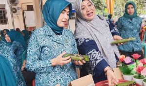 Ketua PKK Kota Serang, Ade Jumaiah Syafrudin menghadiri kegiatan Bina Wilayah (Binwil) 10 Program Pokok PKK di Kelurahan Sukawana, Kecamatan Curug, Kota Serang, Kamis29 September 2022.