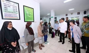 Tinjau-Puskesmas-Toroh-1-Presiden-Pastikan-Tiap-Puskesmas-Miliki-Alat-USG-Kehamilan-1024x683
