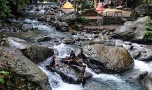 wisata-curug-leuwi-mangrod-1_169