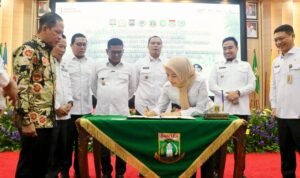 tandatangani-pks-psel-bupati-serang-ratu-zakiyah-yakini-persoalan-sampah-bakal-tertangani_1774840289