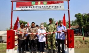 dandim-dan-bupati-serang-resmikan-jembatan-beton-armco-hybrid-permudah-akses-warga-kibin_1783907739